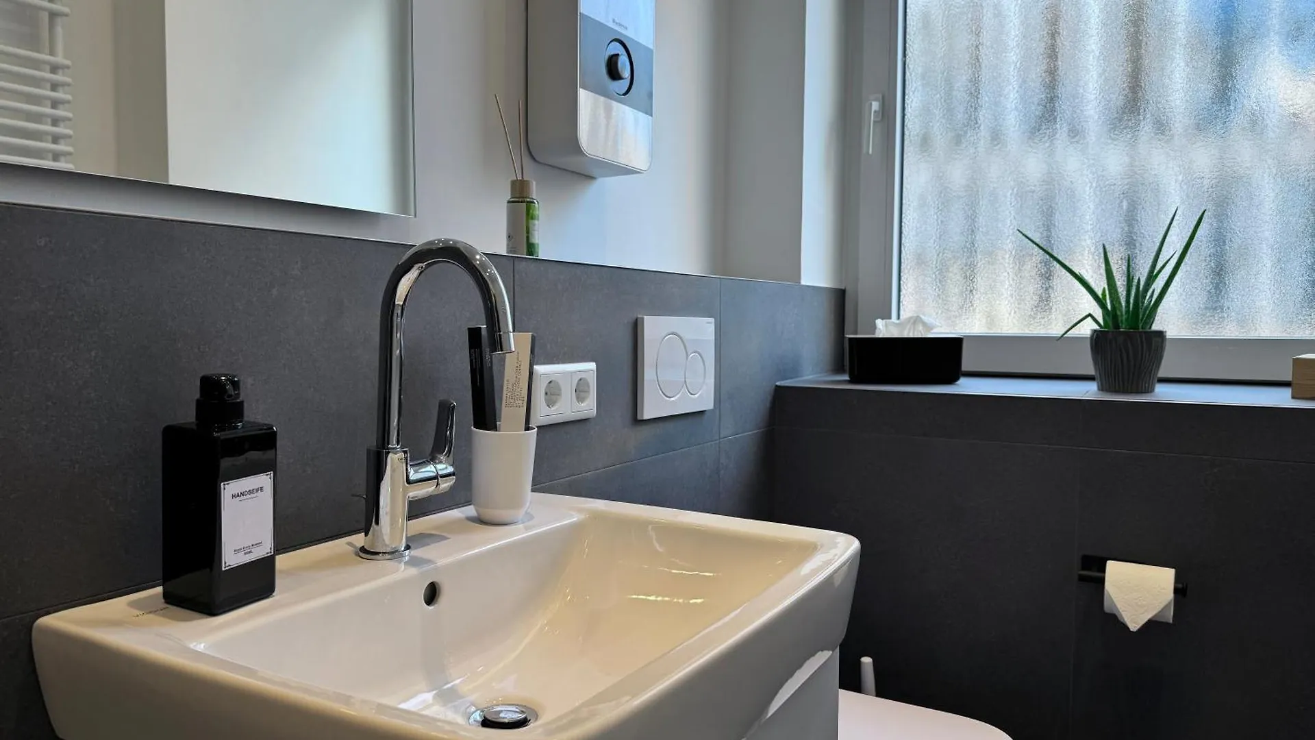 Modernes Apartment 6 Personen Zentral 65Qm Wlan Gehobene Ausstattung Hannover 0*,  Germany